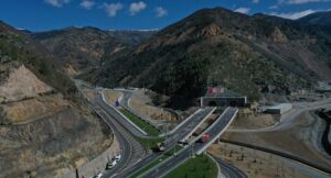 ULAŞTIRMA BAKANI URALOĞLU: YENİ ZİGANA TÜNELİNDEN 1.5 AYDA 251 BİN ARAÇ GEÇTİ