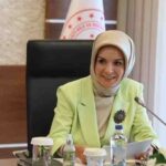 Bakan-Goktas-Bin-923-Yaslimiza-Dijital-Okuryazarlik-Egitimi-Verildi.jpg