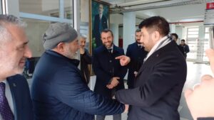 DÜZCE GÜLOĞLU’NU BAĞRINA BASTI