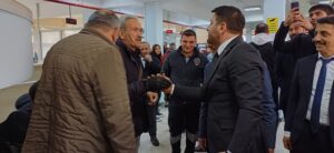 DÜZCE GÜLOĞLU’NU BAĞRINA BASTI