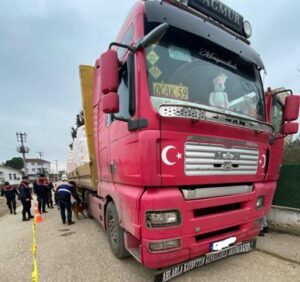 ÇİLİMLİ İLÇE JANDARMA UYGULAMA'DA 39 KAÇAK GÖÇMEN DÜZCE’DE YAKALADI