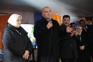 BAŞKAN FARUK ÖZLÜ’YE MİTİNG GİBİ MAHALLE TOPLANTISI BAŞKAN FARUK ÖZLÜ’YE MİTİNG GİBİ MAHALLE TOPLANTISI