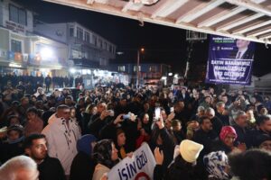 BAŞKAN FARUK ÖZLÜ’YE MİTİNG GİBİ MAHALLE TOPLANTISI BAŞKAN FARUK ÖZLÜ’YE MİTİNG GİBİ MAHALLE TOPLANTISI