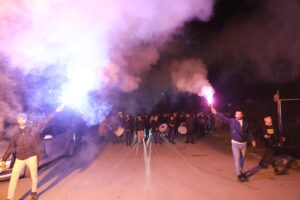 BAŞKAN FARUK ÖZLÜ’YE MİTİNG GİBİ MAHALLE TOPLANTISI BAŞKAN FARUK ÖZLÜ’YE MİTİNG GİBİ MAHALLE TOPLANTISI