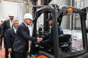 ÖZLÜ FABRİKA ZİYARETLERİNİ SÜRDÜRÜYOR