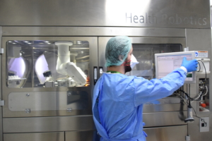 DÜZCE ÜNİVERSİTESİ HASTANESİNDE YENİ ROBOTİK İLAÇ HAZIRLAMA CİHAZI İLE GELEN VERİM