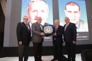 BİZ BÜYÜK BİR AİLEYİZ