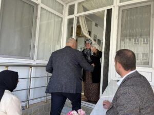BAŞKAN ADAYI YILMAZ YILDIZ SIKMADIK EL BIRAKMIYOR