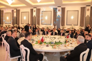 BİZ BÜYÜK BİR AİLEYİZ