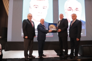 BİZ BÜYÜK BİR AİLEYİZ