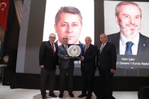 BİZ BÜYÜK BİR AİLEYİZ