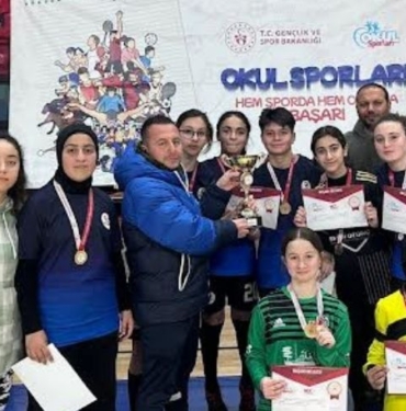 CUMAYERİ ORTAOKULU BİRİNCİ