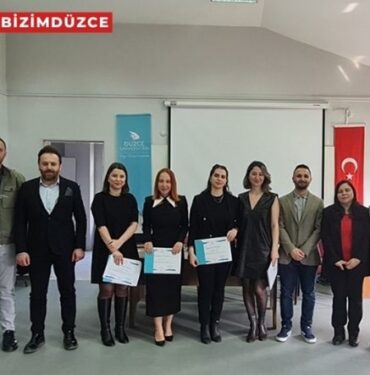 Koyu Mavi Kırmızı Beyaz Jenerik Haber Genel Haber Logo