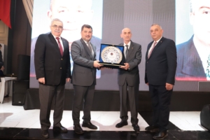 BİZ BÜYÜK BİR AİLEYİZ