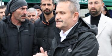BAŞKAN KOLOĞLU GAMA İPLİK FABRİKASINDA GREV YAPAN İŞÇİLERE DESTEK VERDİ d6001f82-e570-47ff-abab-f20c3714d59e