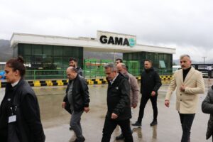 BAŞKAN KOLOĞLU GAMA İPLİK FABRİKASINDA GREV YAPAN İŞÇİLERE DESTEK VERDİ