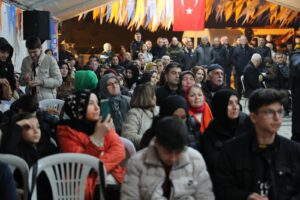 BAŞKAN ÖZLÜ BAHÇEŞEHİRLİLERLE BULUŞTU