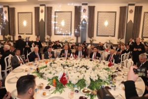 BİZ BÜYÜK BİR AİLEYİZ