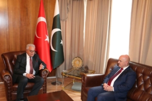 REKTÖR SÖZBİR PAKİSTAN BÜYÜKELÇİSİ’Nİ ZİYARET ETTİ
