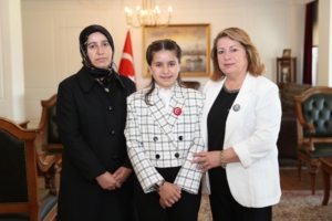 VALİ ASLAN GÖREVİ TEMSİLİ VALİ ELİF SU TANAY'A DEVİR ETTİ VALİ ASLAN GÖREVİ TEMSİLİ VALİ ELİF SU TANAY'A DEVİR ETTİ