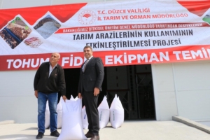 DÜZCE'DE ÇELTİK TOHUMU DAĞITILDI DÜZCE'DE ÇELTİK TOHUMU DAĞITILDI