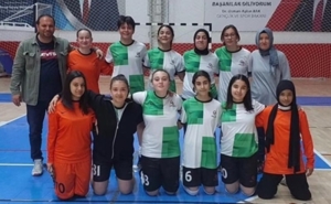 YILDIZ KIZLAR FUTSAL CUMAYERİ ORTAOKULU TAKIMI BÖLGE ŞAMPİYONU OLDU