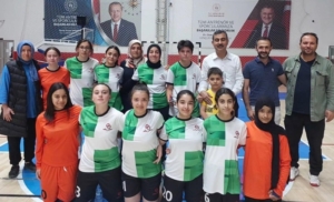 YILDIZ KIZLAR FUTSAL CUMAYERİ ORTAOKULU TAKIMI BÖLGE ŞAMPİYONU OLDU