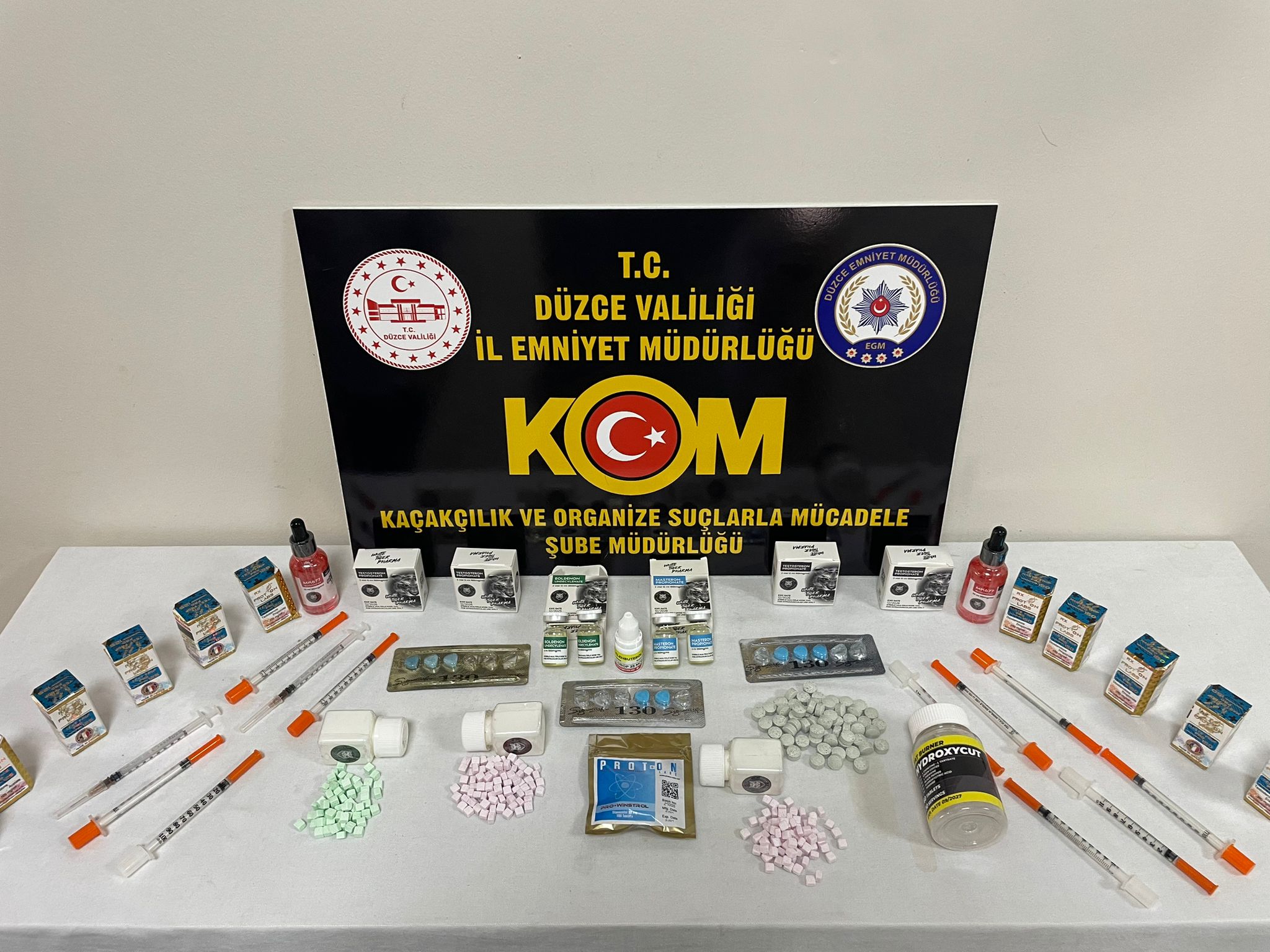 DÜZCE'DE KAÇAKÇILIK OPERASYONU: DÜZCE'DE KAÇAKÇILIK OPERASYONU: