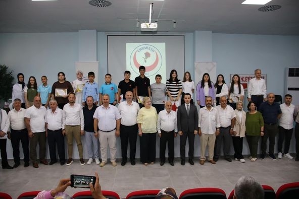 ÇİLİMLİ'DE ÖRNEK ÖĞRENCİLER ÖDÜLLENDİRİLDİ