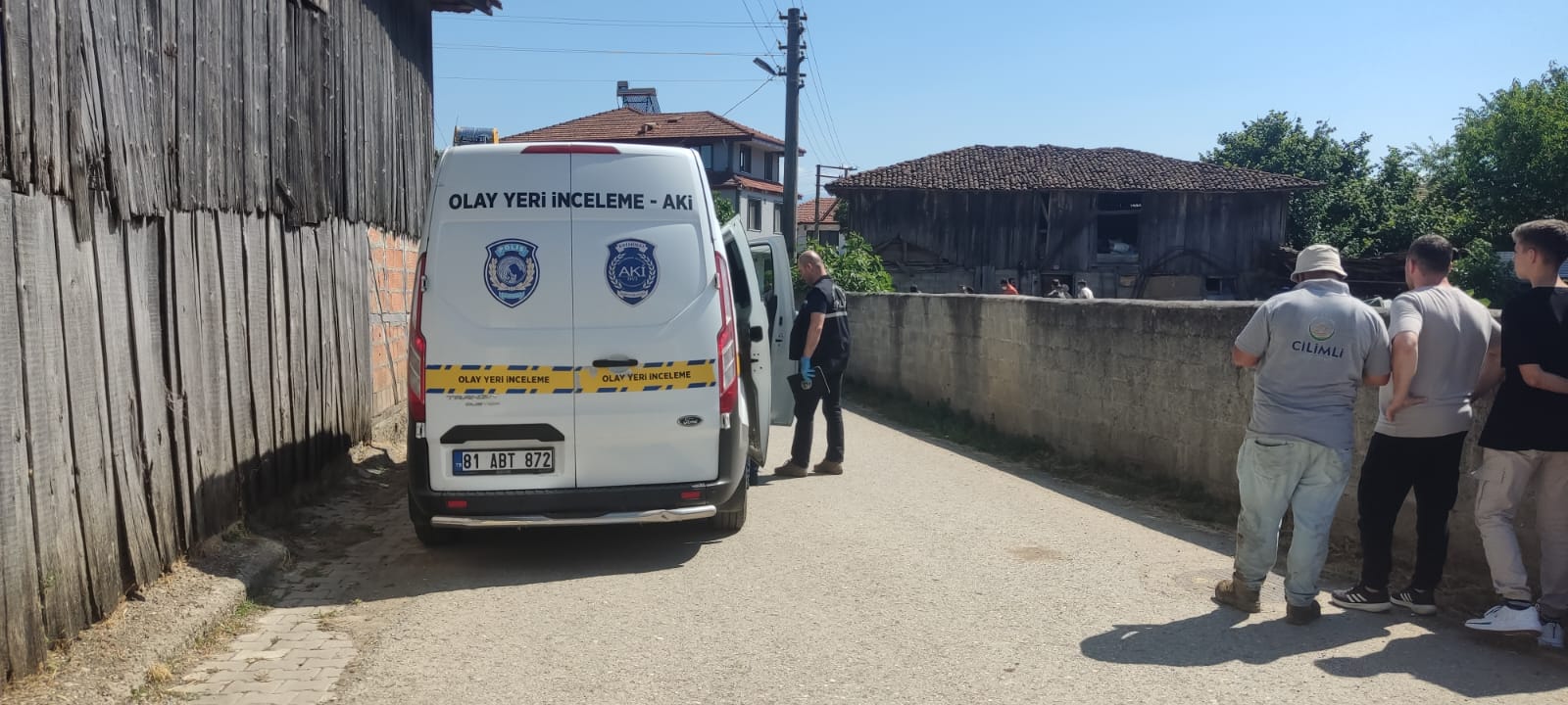 ÇİLİMLİ’DE ŞÜPHELİ KADIN CESEDİ BULUNDU ÇİLİMLİ’DE ŞÜPHELİ KADIN CESEDİ BULUNDU