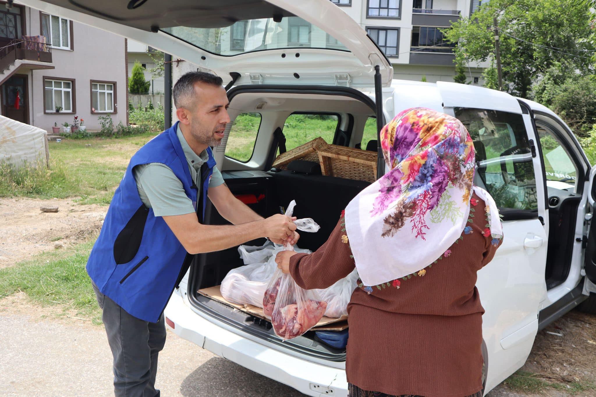 BELEDİYEDEN KURBAN ETİ DAĞITIMI HİZMETİ İHTİYAÇ SAHİPLERİNE ULAŞTIRILACAK