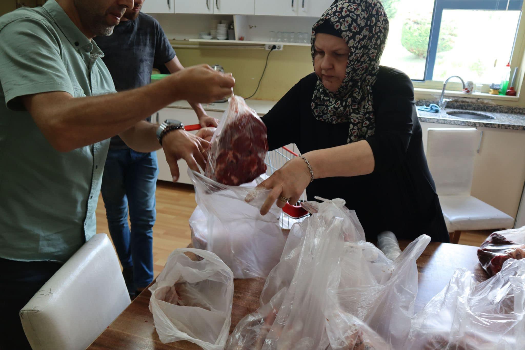 BELEDİYEDEN KURBAN ETİ DAĞITIMI HİZMETİ İHTİYAÇ SAHİPLERİNE ULAŞTIRILACAK