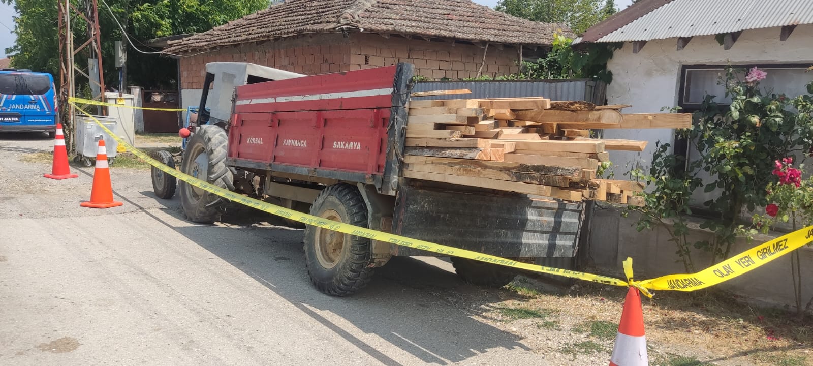 TRAKTÖR KULLANIRKEN KALP KRİZİNDEN HAYATINI KAYBETTİ