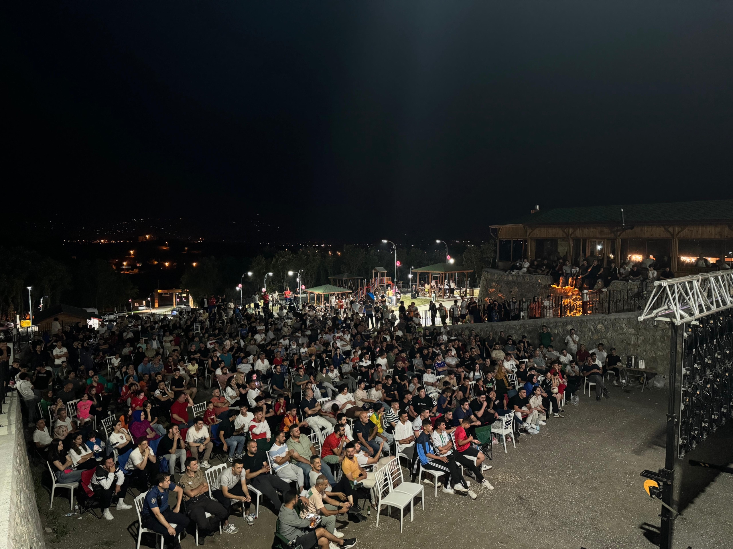 ÇİLİMLİ BELEDİYESİ'NDEN MİLLİ MAÇ HEYECANI: