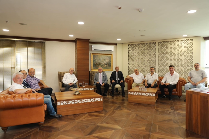 KARSLIOĞLU MECLİS ÜYELERİ İLE BAŞKAN ÖZLÜYÜ ZİYARET ETTİ KARSLIOĞLU MECLİS ÜYELERİ İLE BAŞKAN ÖZLÜYÜ ZİYARET ETTİ
