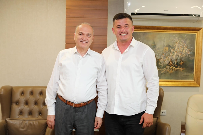 KARSLIOĞLU MECLİS ÜYELERİ İLE BAŞKAN ÖZLÜYÜ ZİYARET ETTİ