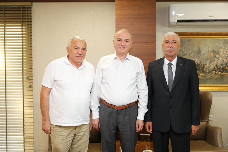 KARSLIOĞLU MECLİS ÜYELERİ İLE BAŞKAN ÖZLÜYÜ ZİYARET ETTİ