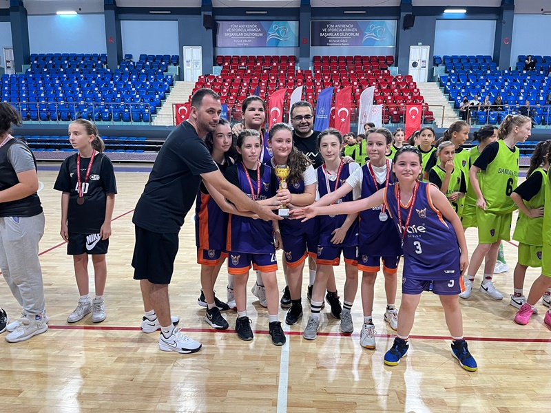 U-12 KIZLAR BASKETBOL YEREL LİGİ TAMAMLANDI