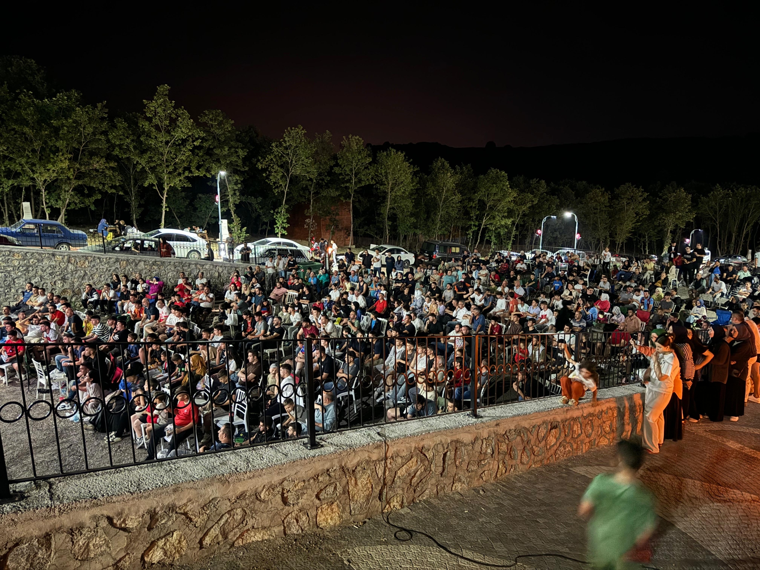 ÇİLİMLİ BELEDİYESİ'NDEN MİLLİ MAÇ HEYECANI: