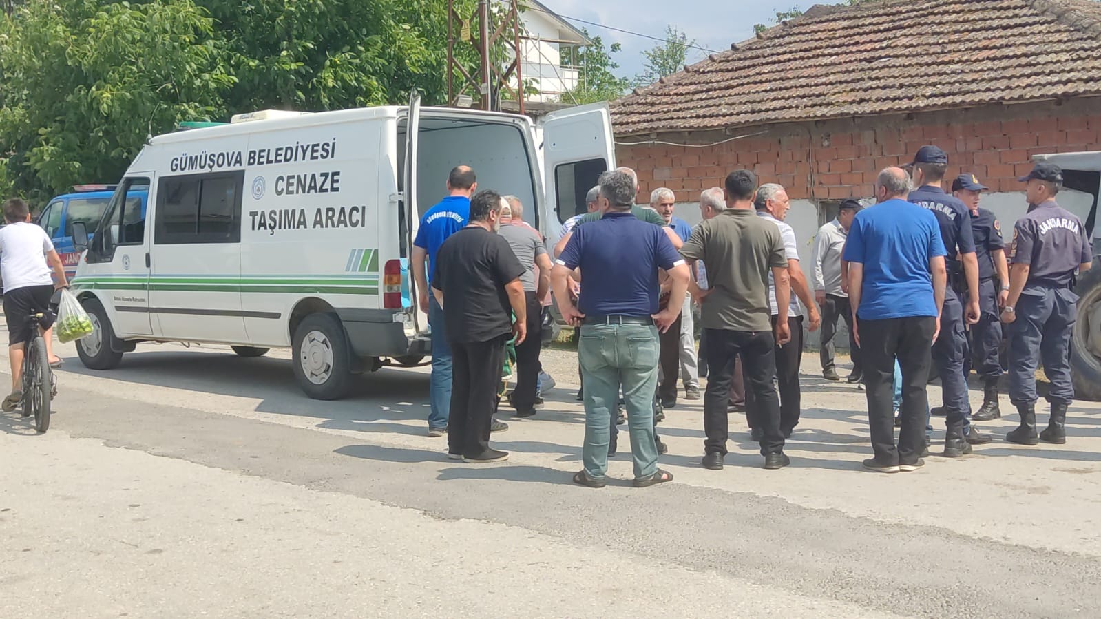 TRAKTÖR KULLANIRKEN KALP KRİZİNDEN HAYATINI KAYBETTİ