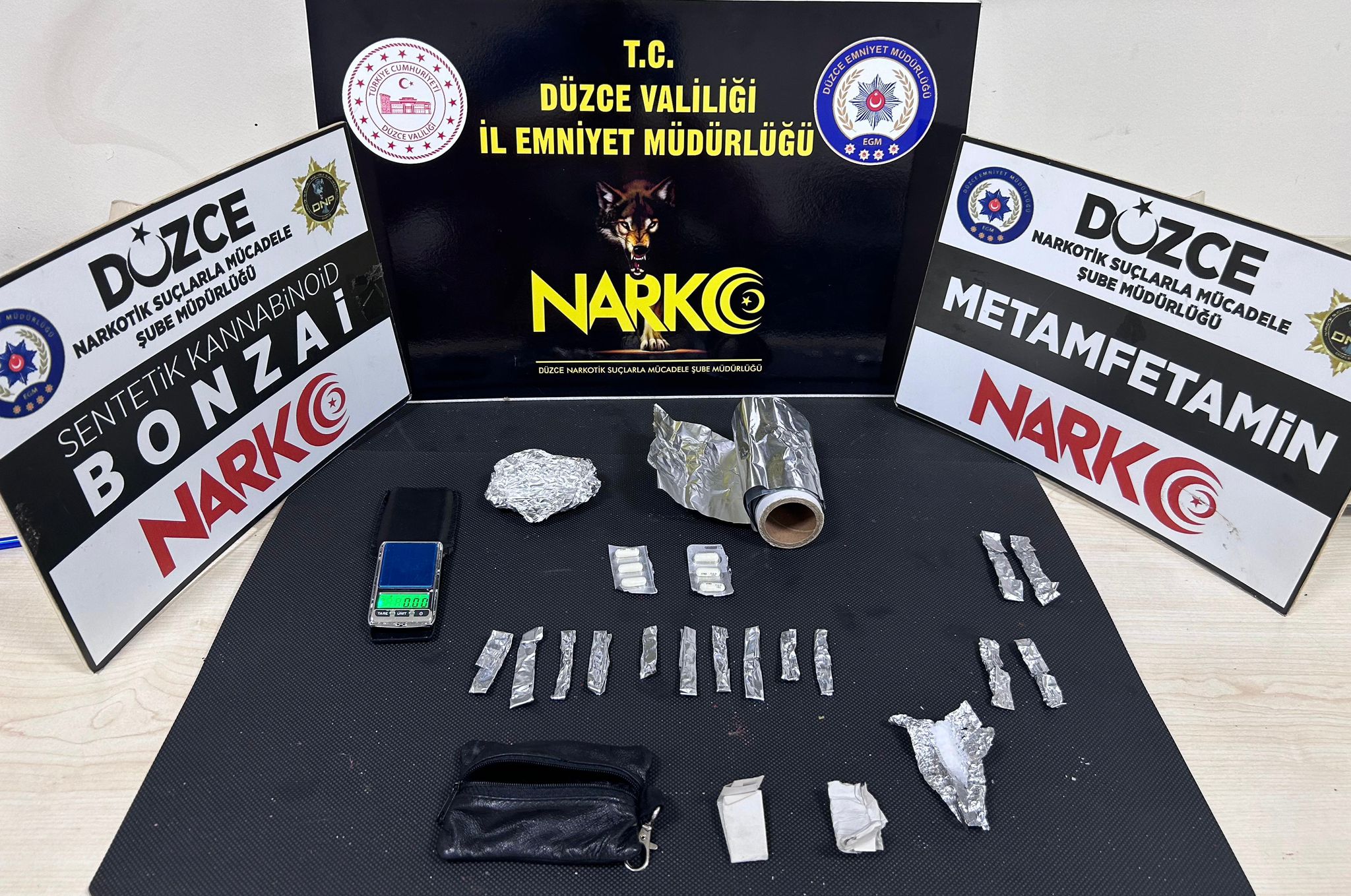 UYUŞTURUCU TACİRLERİ HAPSİ BOYLADI