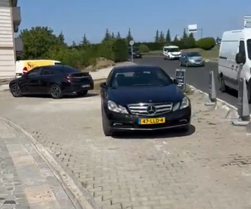 ÇIKMAZ SOKAK'TAN ANA CEDDEYE ÇIKIYORLAR