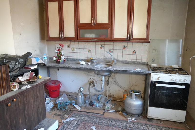 ÇÖP EVE EKİPLER MÜDAHALE ETTİ