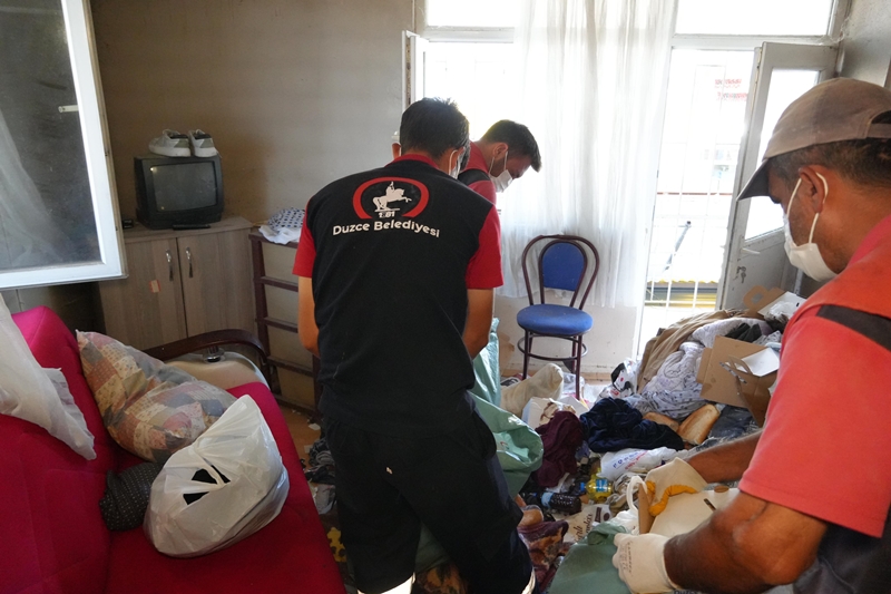 ÇÖP EVE EKİPLER MÜDAHALE ETTİ