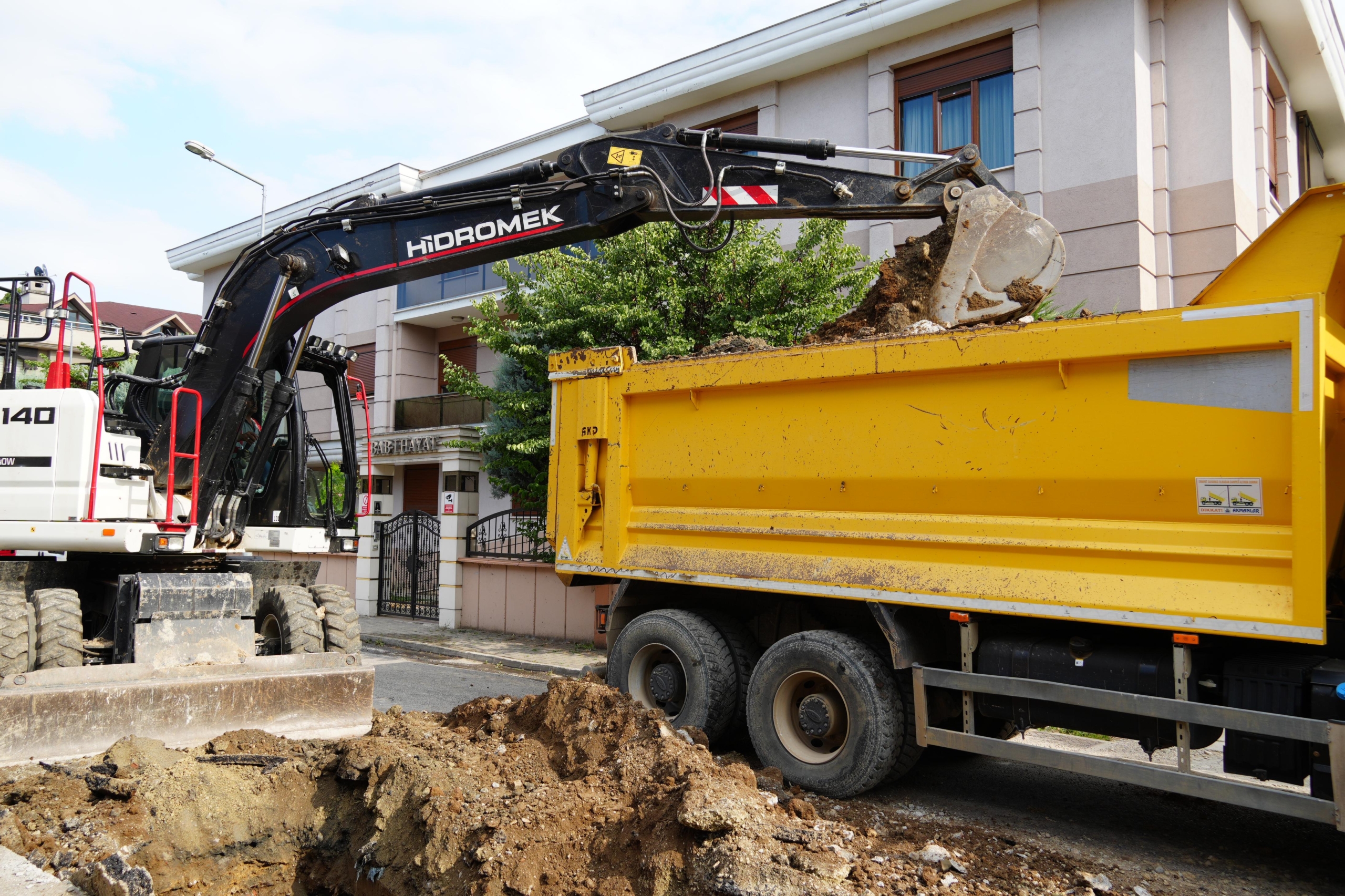 FEN İŞLERİ EKİPLERİ SORUNLU BÖLGE'DE ÇALIŞMA BAŞLATTI