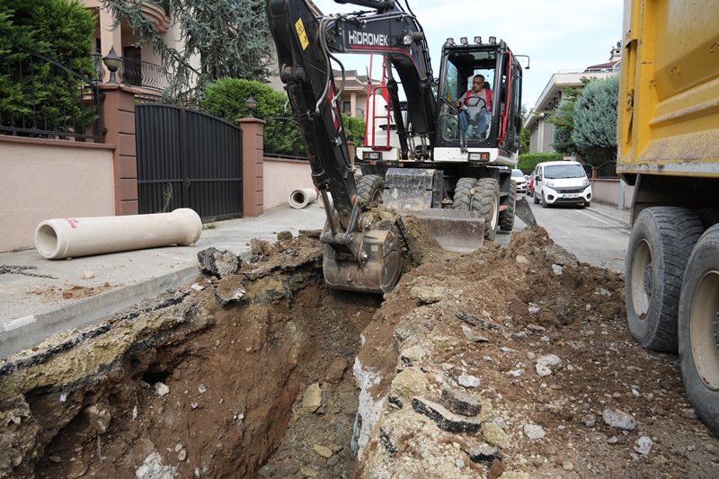 FEN İŞLERİ EKİPLERİ SORUNLU BÖLGE'DE ÇALIŞMA BAŞLATTI