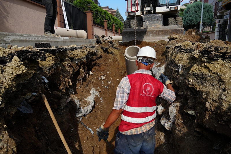FEN İŞLERİ EKİPLERİ SORUNLU BÖLGE'DE ÇALIŞMA BAŞLATTI