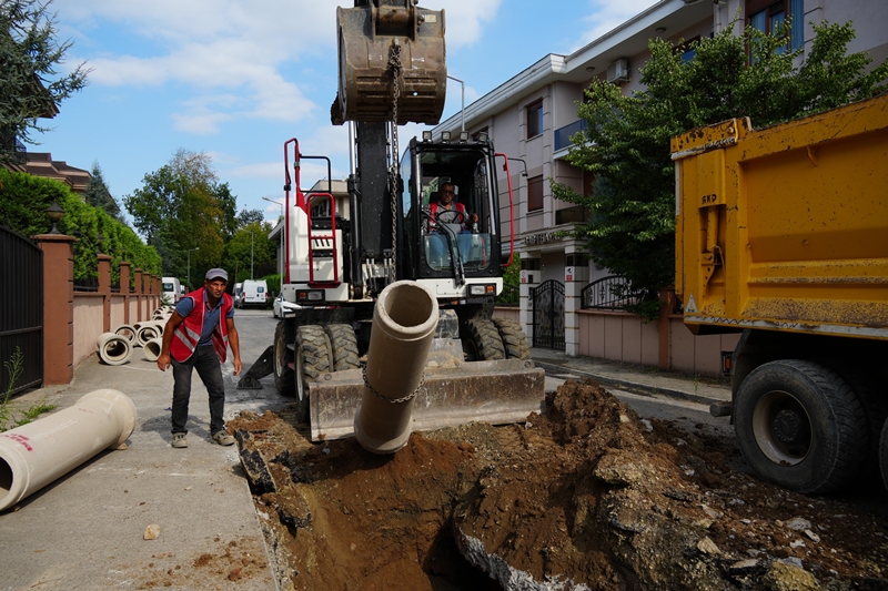 FEN İŞLERİ EKİPLERİ SORUNLU BÖLGE'DE ÇALIŞMA BAŞLATTI