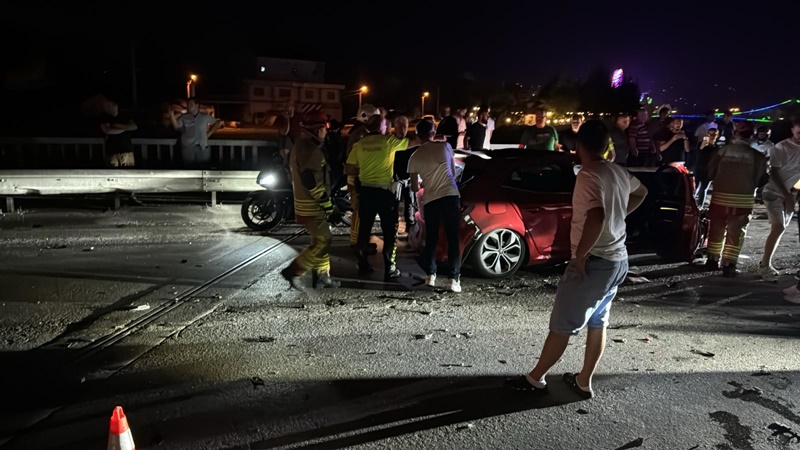 D100 KONSOPAOTEL ÖNÜNDE ZİNCİRLEME KAZA 6 YARALI D100 KONSOPAOTEL ÖNÜNDE ZİNCİRLEME KAZA 6 YARALI