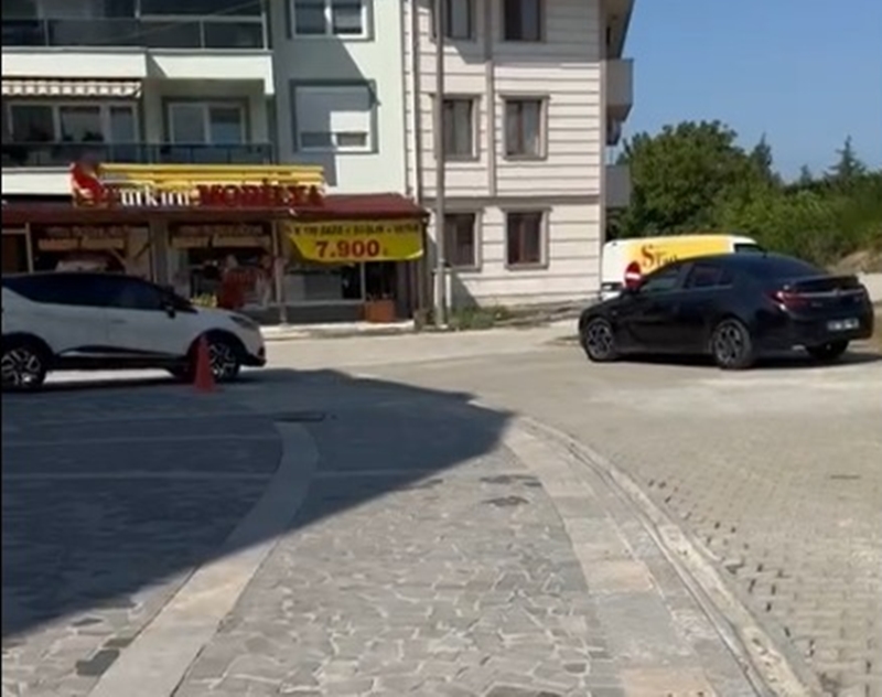ÇIKMAZ SOKAK'TAN ANA CEDDEYE ÇIKIYORLAR